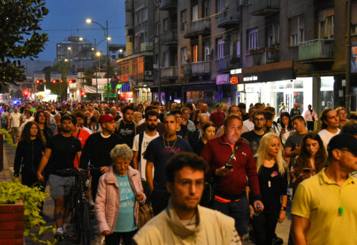 (VIDEO) Protesti u nekoliko gradova u Srbiji nakon incidenata u Novom Pazaru