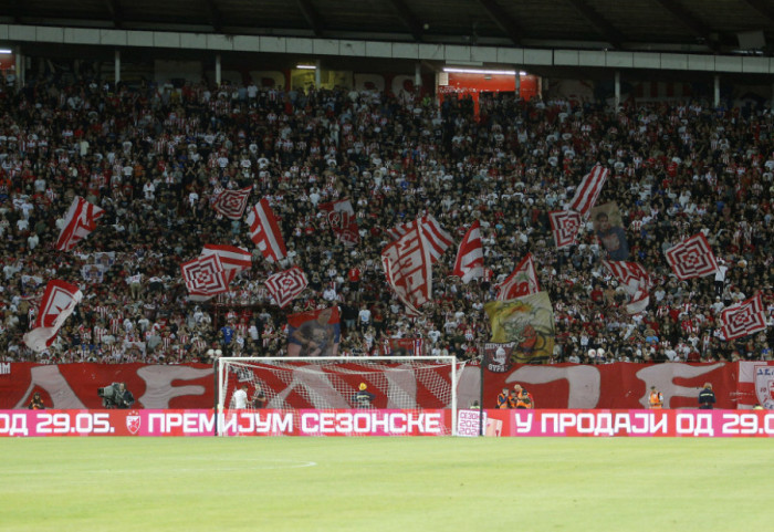 MUP: U neredima pre početka utakmice Zvezda-Linkoln povređeno nekoliko policajaca
