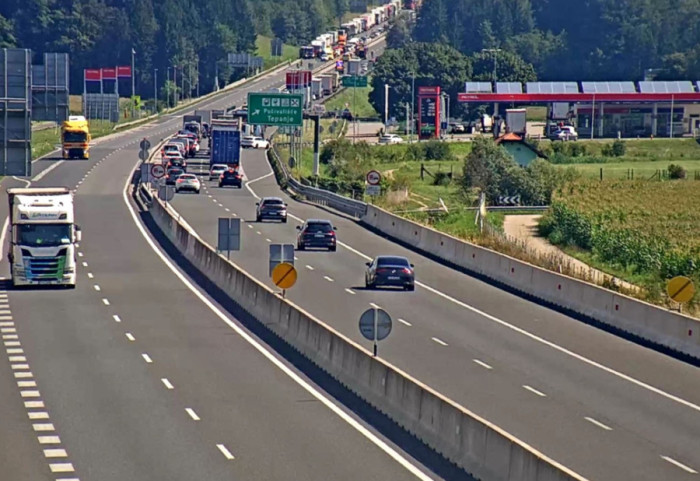 Teška saobraćajna nesreća u Sloveniji, petoro poginulo: Ukrajinac kombijem punim ljudi naleteo na kamion
