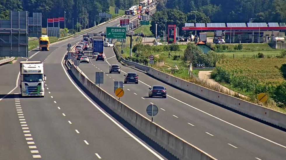 Teška saobraćajna nesreća u Sloveniji, petoro poginulo: Ukrajinac kombijem punim ljudi naleteo na kamion