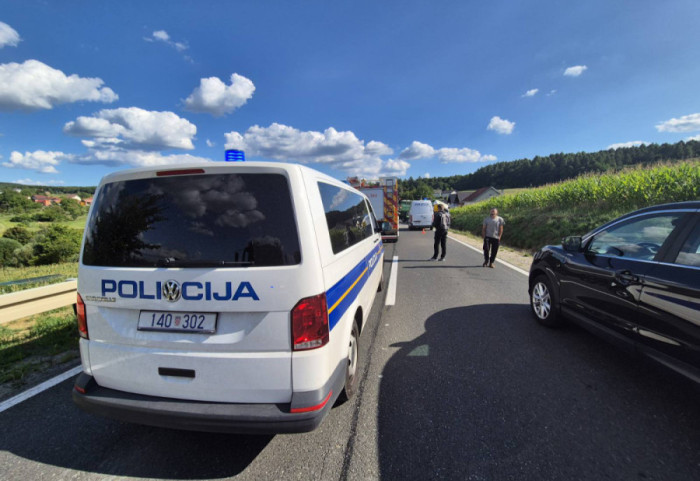 Jedna osoba poginula, dve povređene u sudaru automobila u Karlovcu u Hrvatskoj