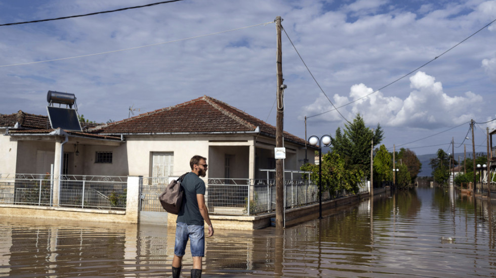 Oluja sa grmljavinom u Grčkoj: Obilne padavine u Solunu i na Halkidikiju, poplavljeni putevi