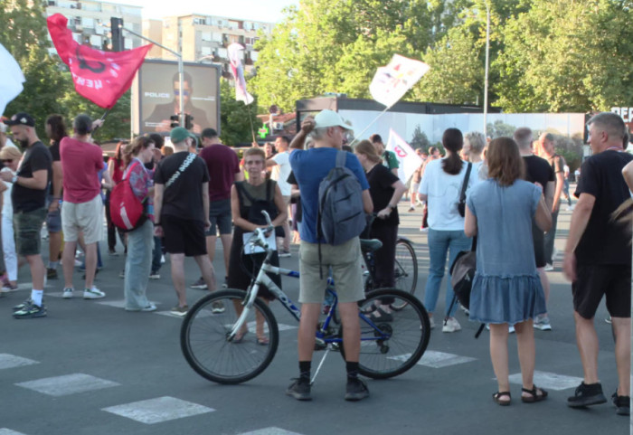 Protest na Novom Beogradu: Građani blokirali četiri mesta u Ulici omladinskih brigada