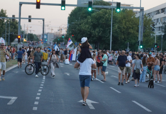 (FOTO/VIDEO) Protest na Novom Beogradu: Građani blokirali četiri mesta u Ulici omladinskih brigada