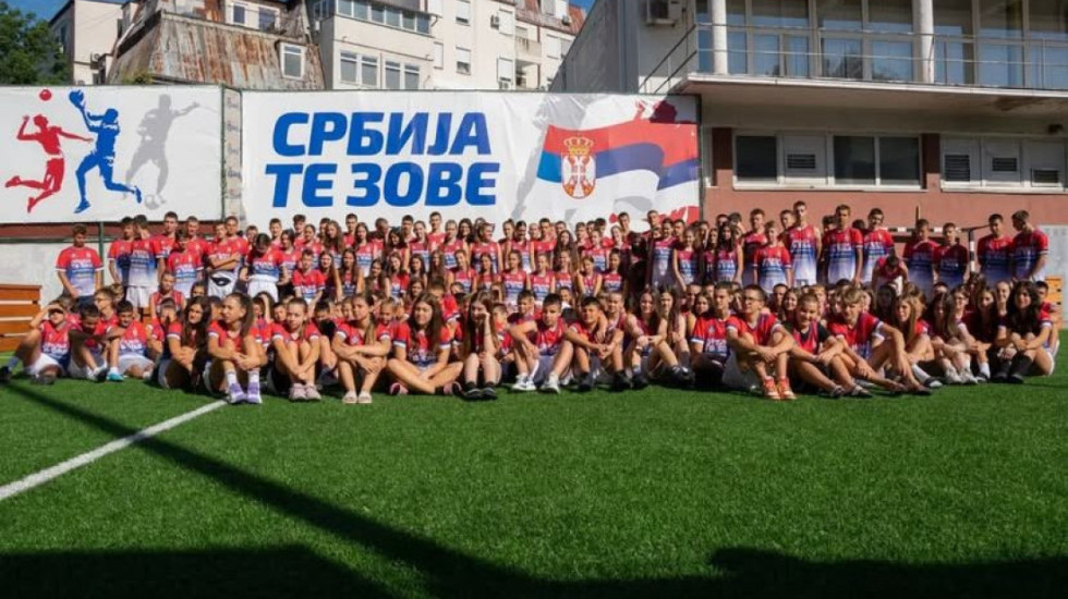 (FOTO) U Beogradu otvoren sportski kamp "Srbija te zove 2025" za decu srpskog porekla iz regiona i dijaspore