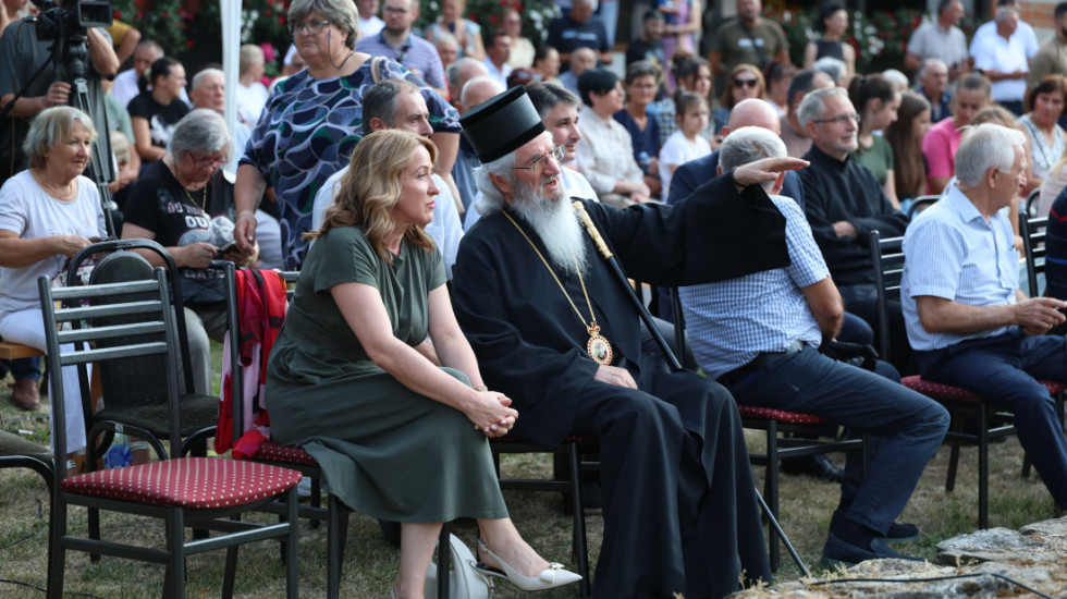 (FOTO) U porti manastira Kalenić svečano otvoren 55. Sabor narodnog stvaralaštva "Prođoh Levač, prođoh Šumadiju"