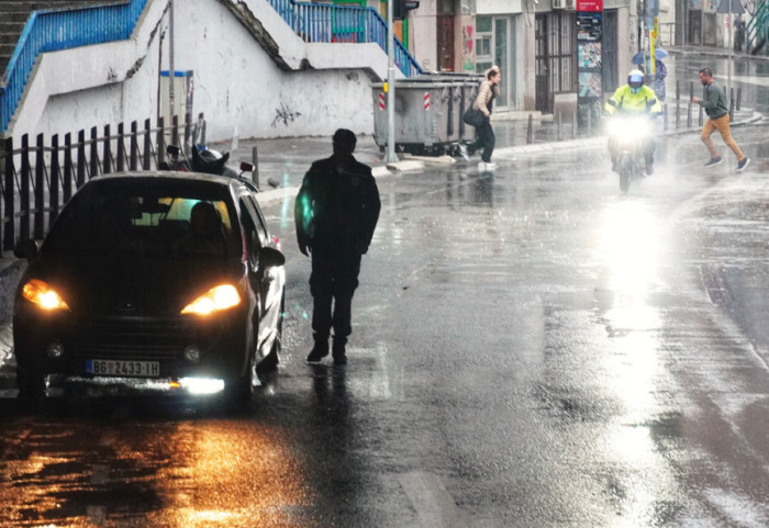 AMSS: Usled kiše pogoršani uslovi za vožnju, bez zadržavanja za automobile na graničnim prelazima