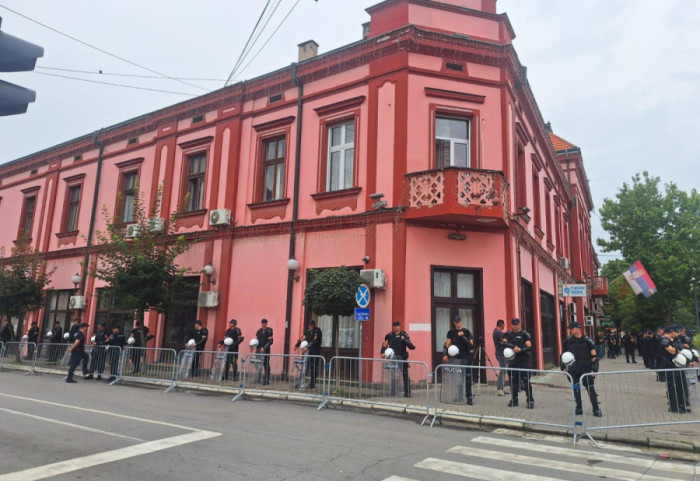 Politička kriza u Zaječaru: Sednice se ne održavaju, zaposleni ne primaju plate, građani bez javnog prevoza