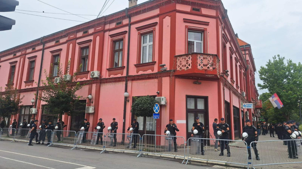 Politička kriza u Zaječaru: Sednice se ne održavaju, zaposleni ne primaju plate, građani bez javnog prevoza