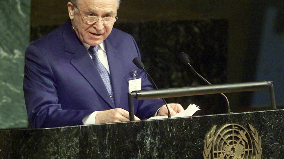 Nekadašnji predsednik Rumunije Jon Ilijesku preminuo u 96. godini