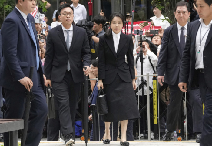 (FOTO) Specijalni tužilac u Južnoj Koreji traži hapšenje bivše prve dame Kim Ken Hi