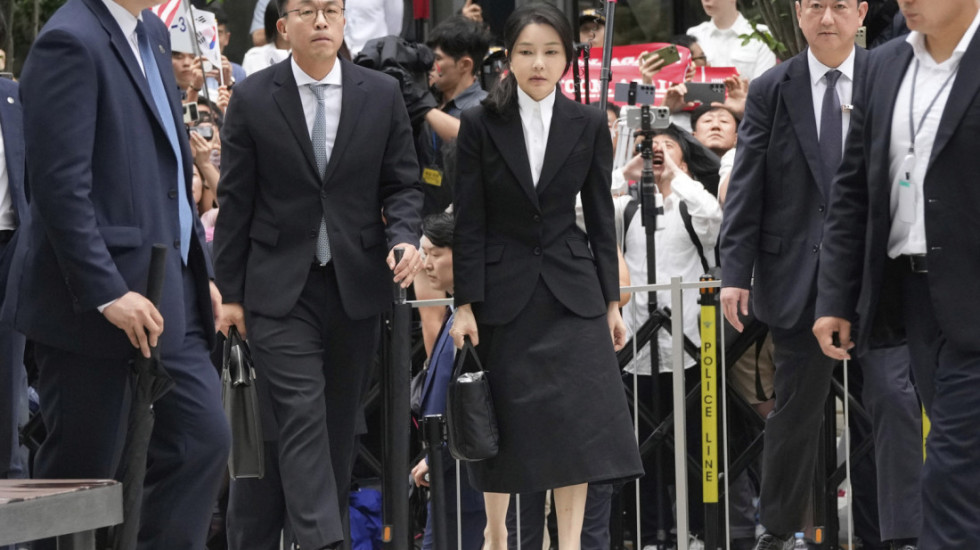 (FOTO) Specijalni tužilac u Južnoj Koreji traži hapšenje bivše prve dame Kim Ken Hi