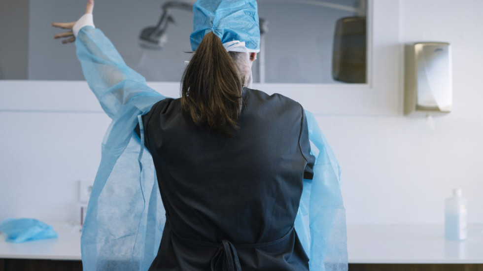 Lažno se predstavljala kao medicinska sestra, pregledala više od 4.000 pacijenata: Uhapšena na Floridi