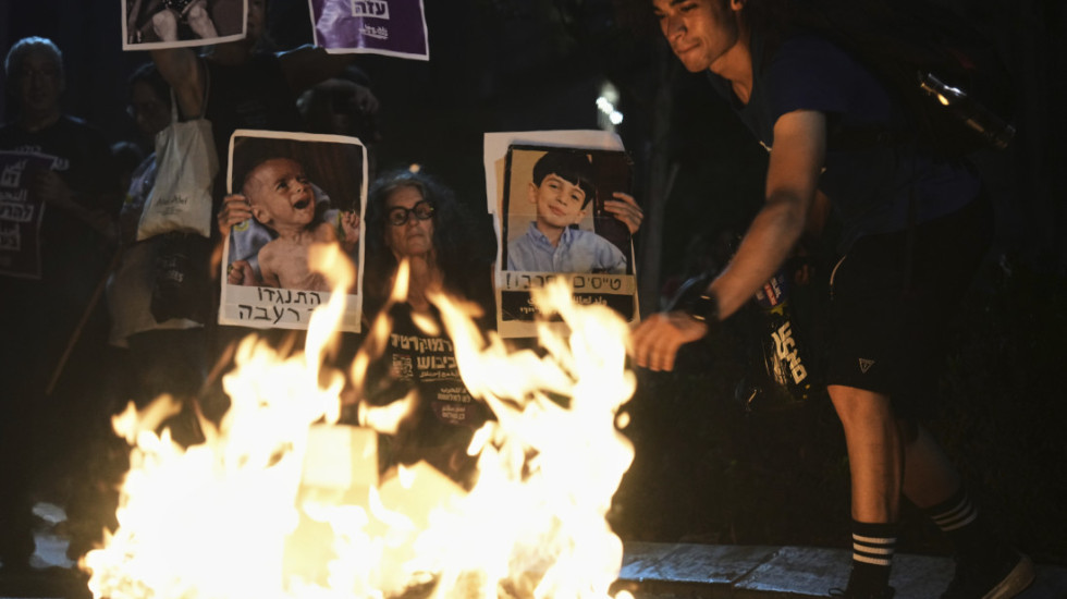(FOTO) Protesti u Izraelu dok traje sastanak na kom se razmatra potpuna okupacija Gaze: Uhapšeno petoro demonstranata