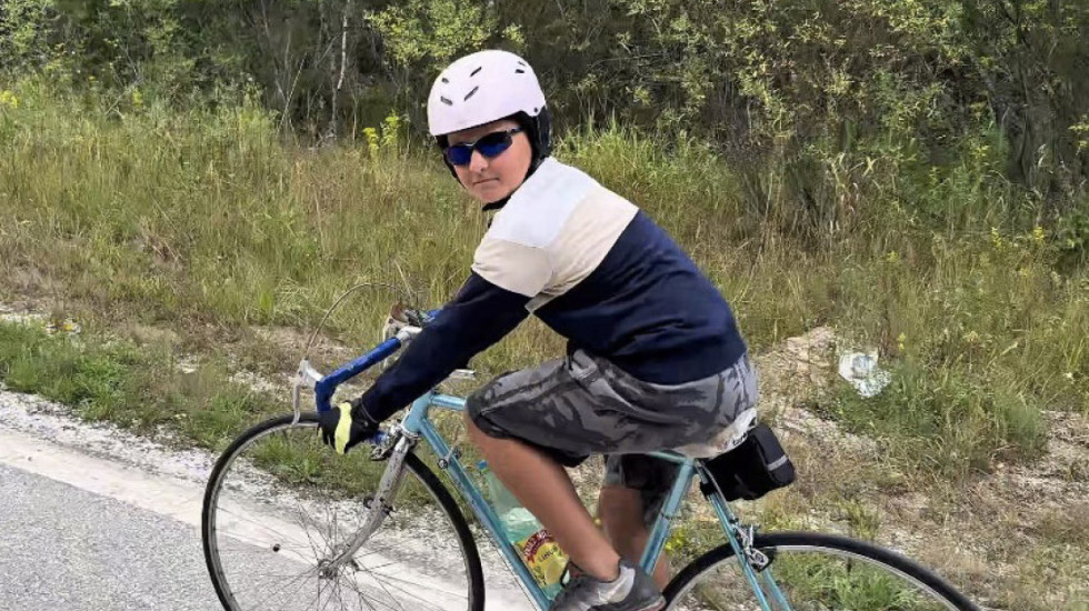 (FOTO/VIDEO) Podvig dečaka sa juga Srbije: Novak (10) iz sela Manjak prešao za dan 135 kilometara biciklom kroz planine