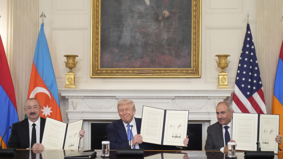(FOTO) Vašington: Lideri Azerbejdžana i Jermenije u prisustvu Trampa potpisali zajedničku deklaraciju o miru