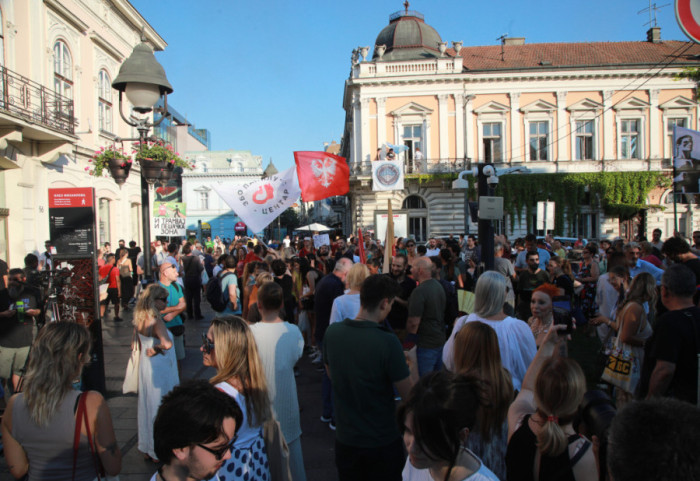 Održan protest "Ne damo dvojku" u Beogradu: Na pola sata blokirana Pariska ulica