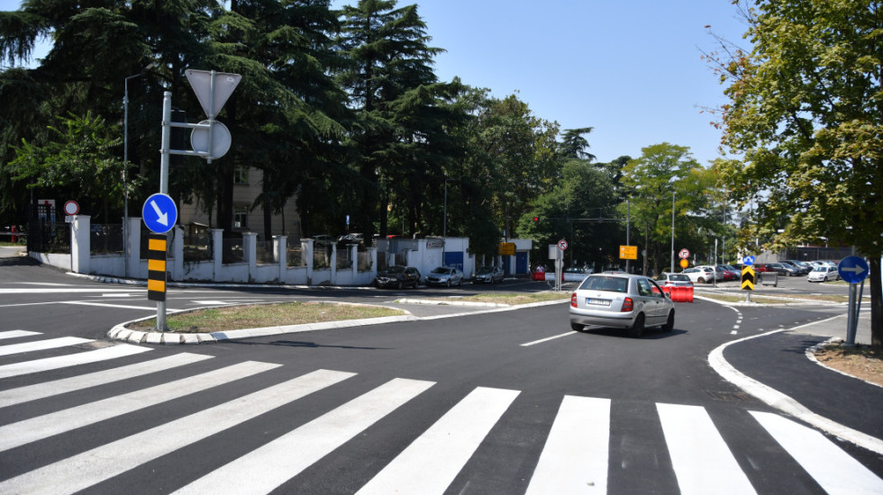 (FOTO) Drajzerova ulica od utorka ujutru otvorena za saobraćaj, novine su tri trake za vozače