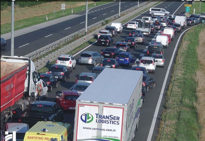 Lančani sudar na auto-putu kod Zagreba cisterne i pet automobila: Jedna osoba poginula, četvoro povređeno