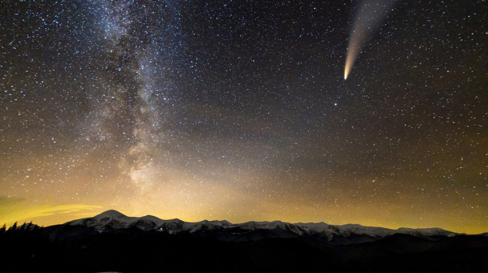 Delovi meteorita oštetili krovove i kuće u Nemačkoj, očevici mislili da je pao avion