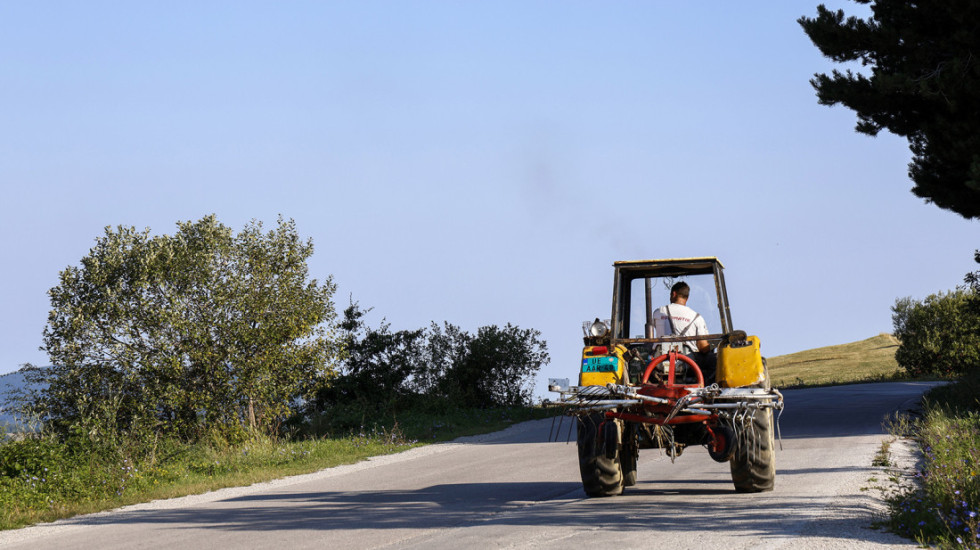 Motociklista poginuo u saobraćajnoj nesreći kod Žitorađe, stradao u sudaru sa traktorom