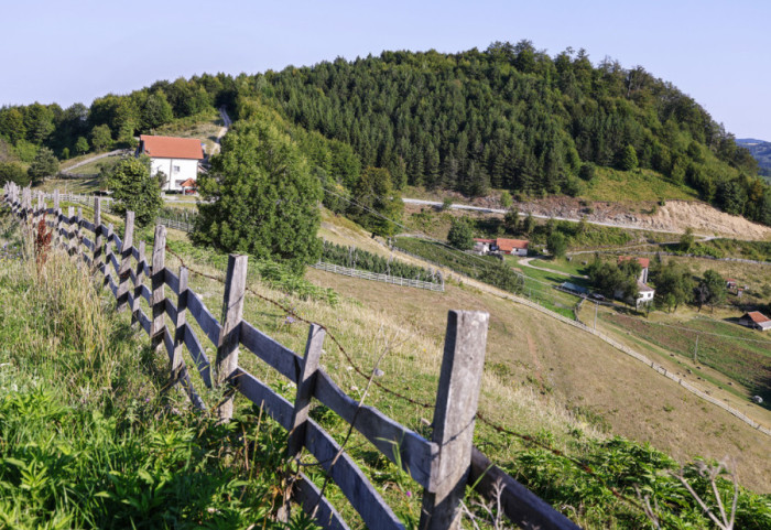 (FOTO) Osvanuli grafiti mržnje u hrvatskom selu naseljenom isključivo Srbima