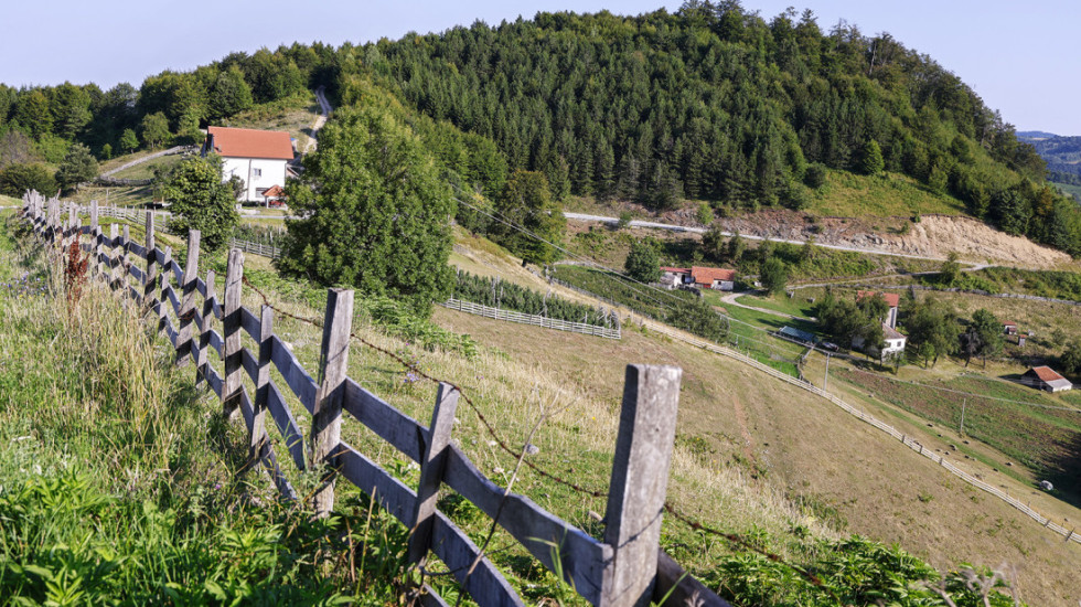 (FOTO) Osvanuli grafiti mržnje u hrvatskom selu naseljenom isključivo Srbima