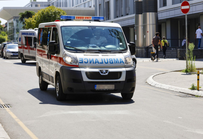 Dečaka (15) udario automobil u Nišu, smešten u Univerzitetski klinički centar