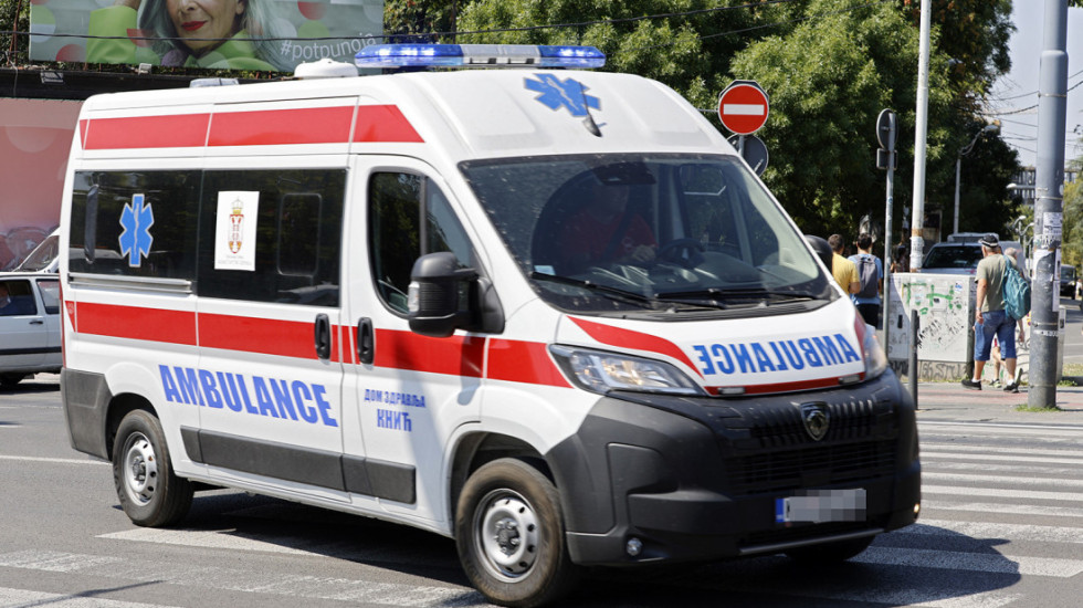 Devojčica (2) pala s terase u Trgovištu: Sa povredama glave prevezena u UKC Niš