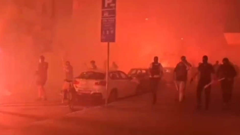 Protesti u više gradova u Srbiji: Incidenti u Novom Sadu, Vučić među pristalicama u Beogradu