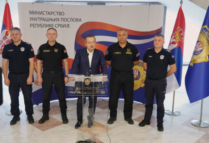 Dačić o neredima u Srbiji: Povređeno 27 policijskih službenika, podneto 47 prekršajnih i pet krivičnih prijava