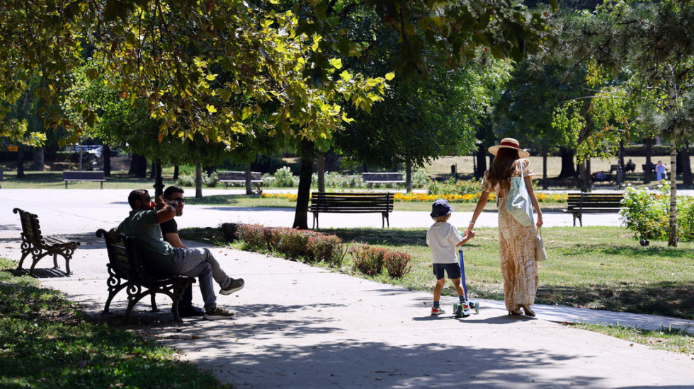 Promenljivo oblačno sa sunčanim intervalima, ponegde kiša: Temperatura do 30 stepeni
