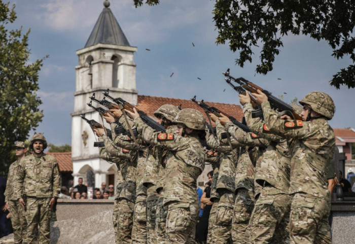 Sahranjen pripadnik Vojske Crne Gore koji je poginuo gaseći požar u Kučima