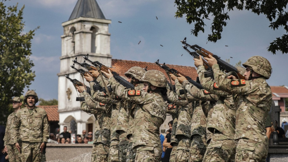Sahranjen pripadnik Vojske Crne Gore koji je poginuo gaseći požar u Kučima