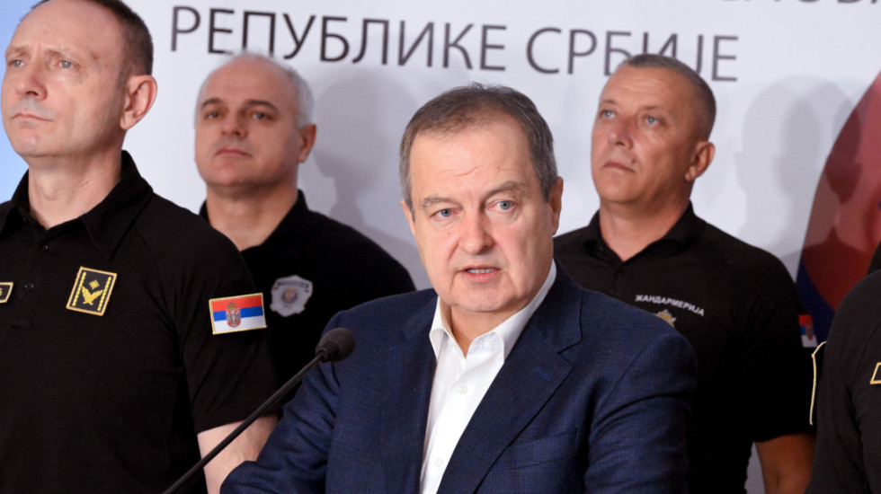 Dačić: Dosad uhapšeno 18 demonstranata, jedan žandarm povređen