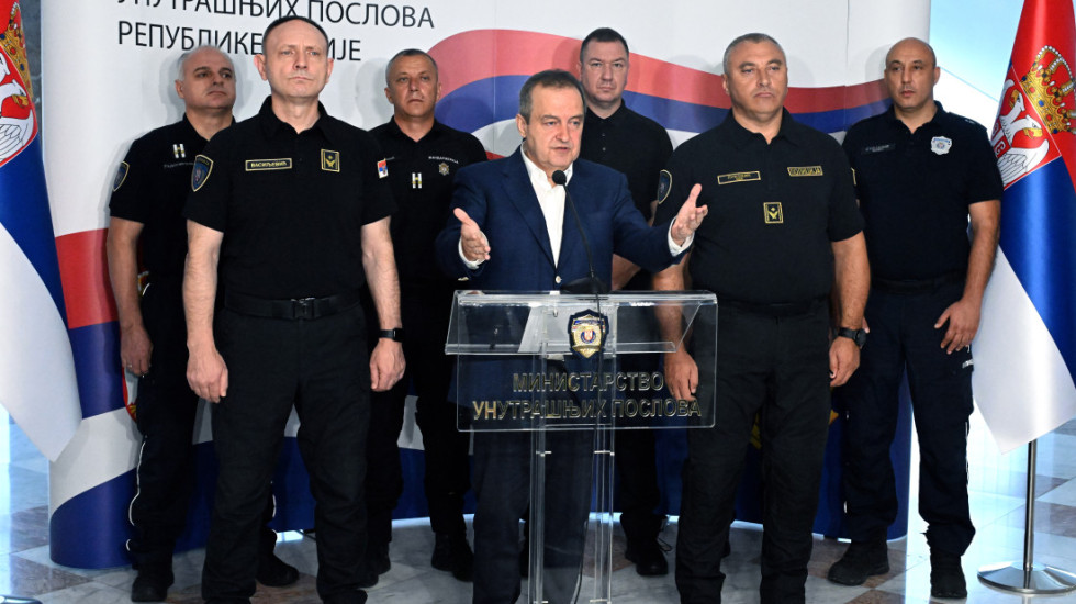 Dačić: Zbog napada na policiju u četvrtak 114 privedenih, među njima i trojica stranih državljana