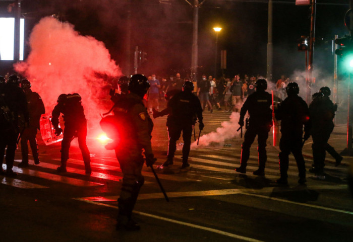 Dvojica demonstranata na saslušanju priznala napade na policajce, dobiće uslovne i novčane kazne