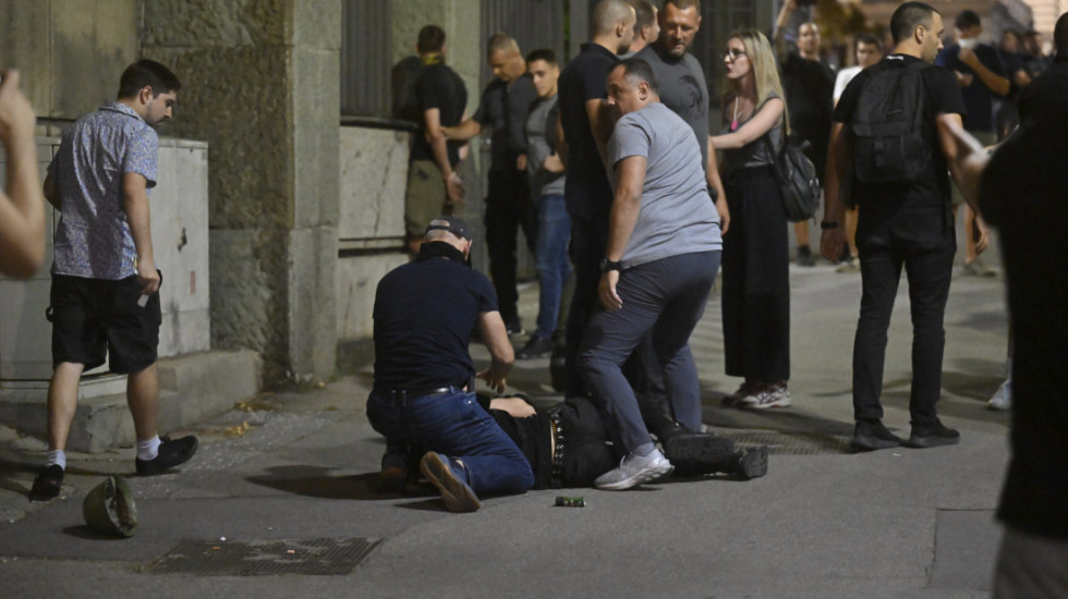 MUP demantovao navode o maltretiranju studentkinje FPN u zgradi Vlade, fakultet osudio "brutalno postupanje policije"