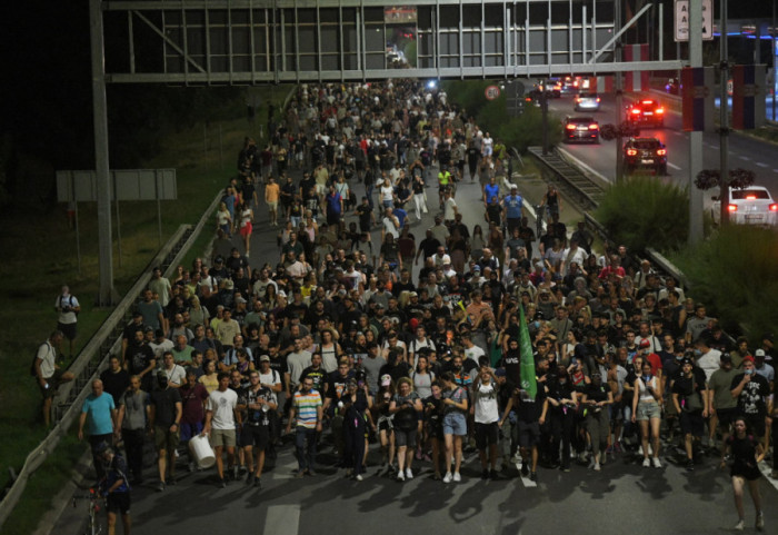 Protesti u Srbiji: Građani delom Gazele idu ka Generalštabu