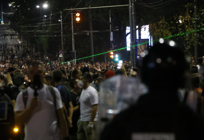 Protesti u Srbiji: Nemiri ispred Generalštaba, suzavcem rasterani učesnici demonstracija
