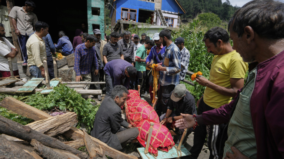 Više od 280 ljudi poginulo u poplavama u Indiji i Pakistanu