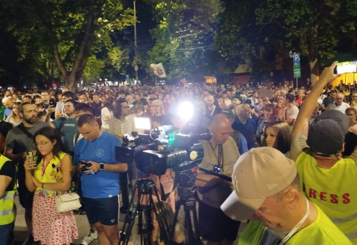 Protesti u više gradova ispred policijskih stanica, Pančevci prošetali do zatvora zbog hapšenja studenta ETF