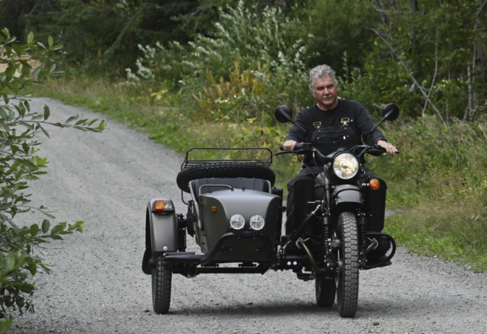 (FOTO) Amerikanac sa Aljaske dobio motocikl vredan 22.000 dolara od ruske vlade