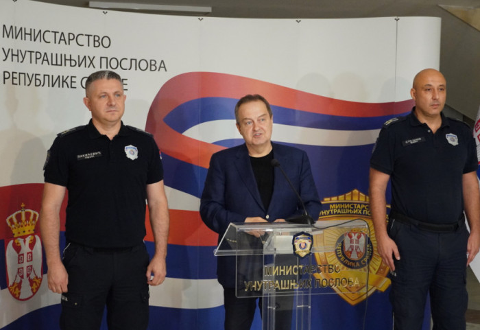 (FOTO/VIDEO) Dačić: Skupovi građana koji se protive blokadama održani u 49 mesta, sve proteklo bez ijednog incidenta