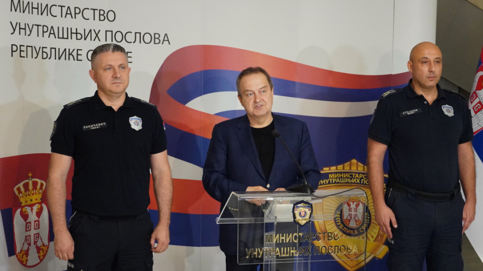 (FOTO/VIDEO) Dačić: Skupovi građana koji su protiv blokada održani u 49 mesta, sve proteklo bez ijednog incidenta