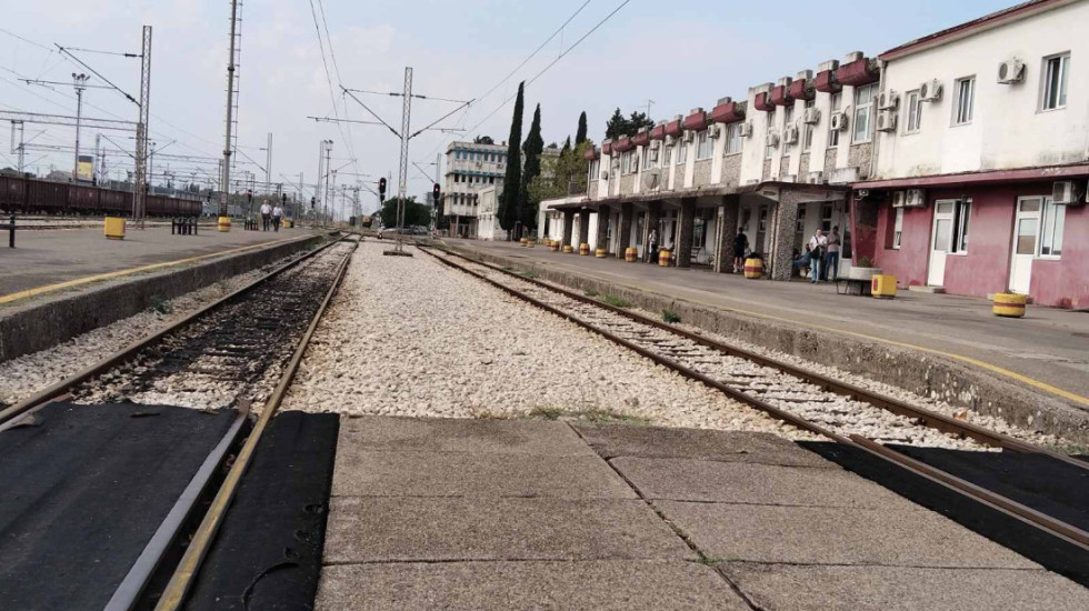 Ne idu vozovi do mora: Železnički saobraćaj u Crnoj Gori obustavljen do daljnjeg