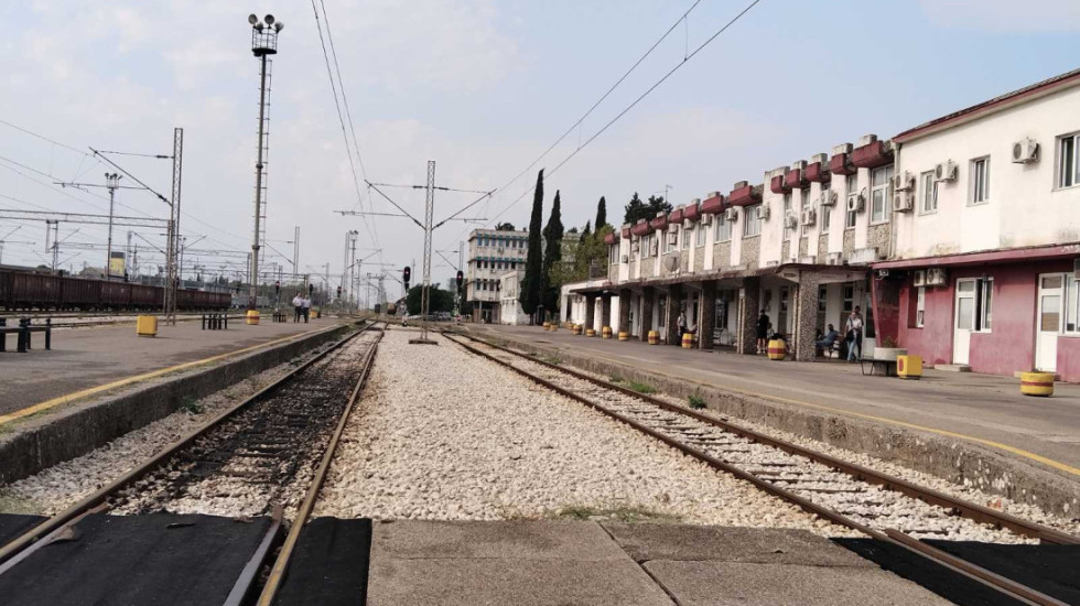Propali pregovori radnika i menadžmenta: Nastavlja se štrajk na železnici u Crnoj Gori