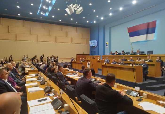 (FOTO/VIDEO) Poslanici Skupštine Republike Srpske izglasali ostavku premijera Viškovića