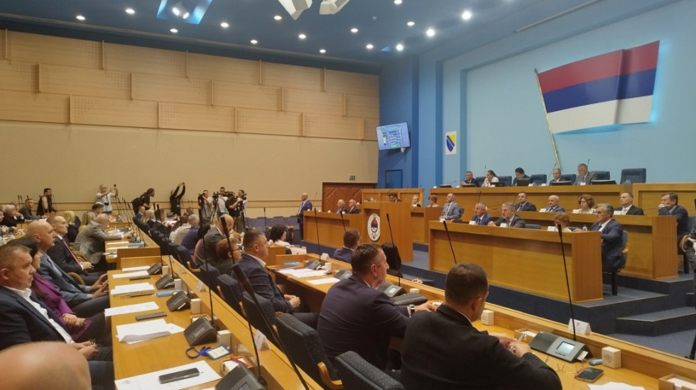 (FOTO/VIDEO) Poslanici Skupštine Republike Srpske izglasali ostavku premijera Viškovića