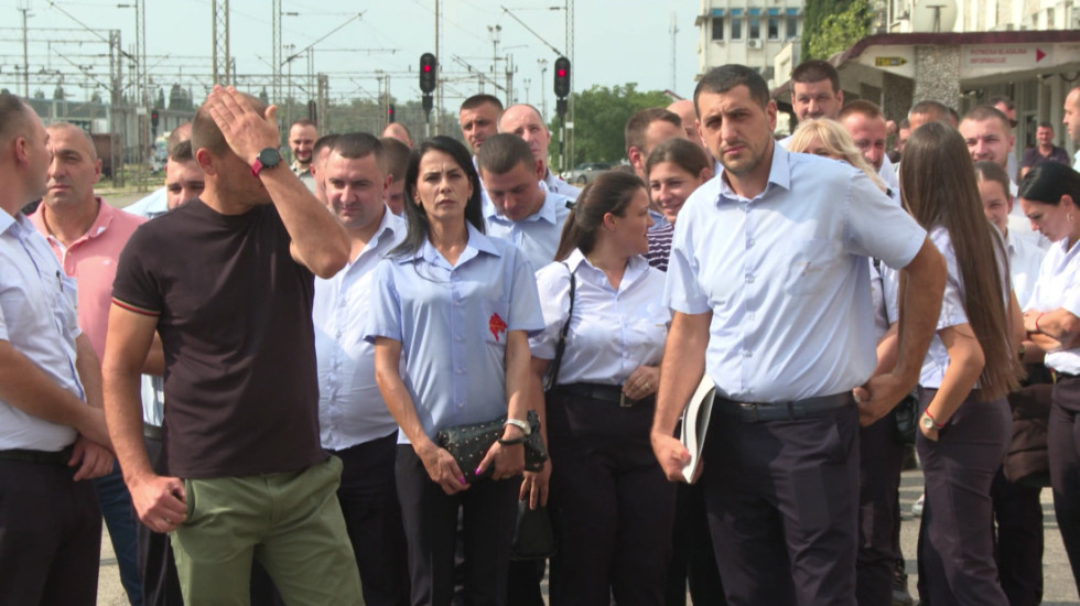 (VIDEO) Štrajk železničara u Crnoj Gori: Vozovi stoje, putnici čekaju, menadžment ne pristaje na ultimatume